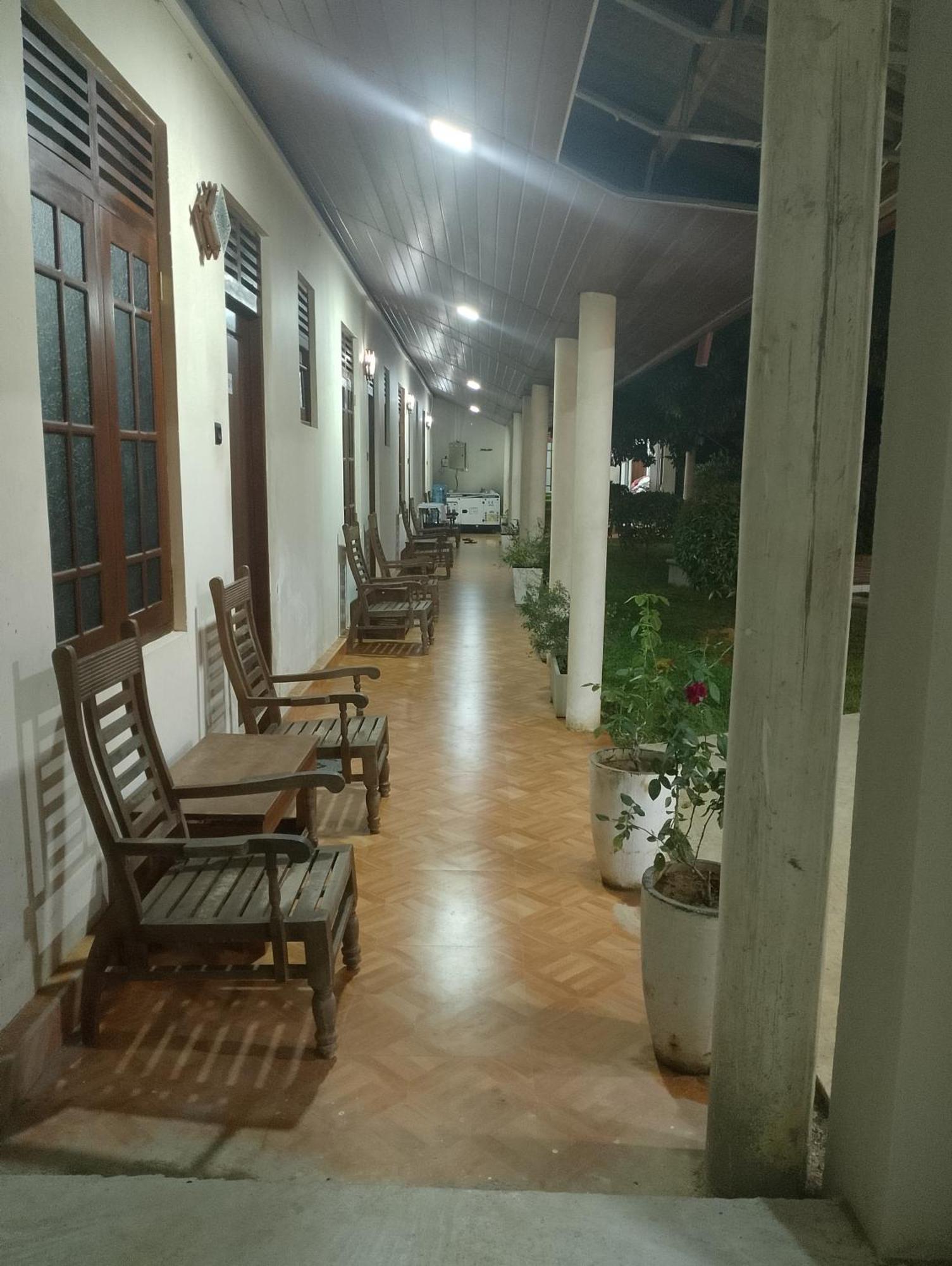 Hotel Malindu Yala Gate Tissamaharama Exterior foto